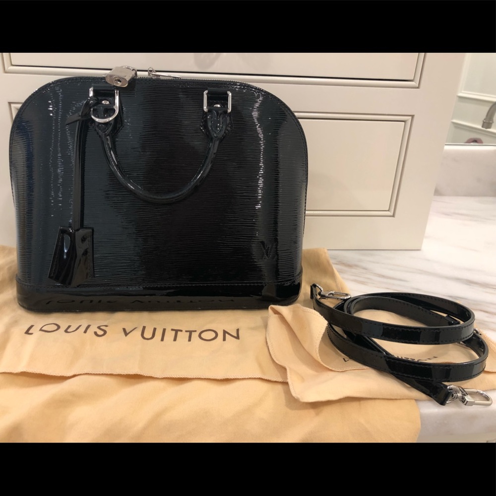 SOLD LV Alma PM electric epi noir with strap